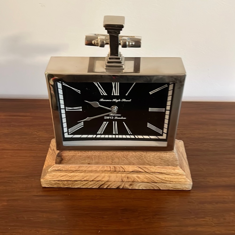 Battery operated clock